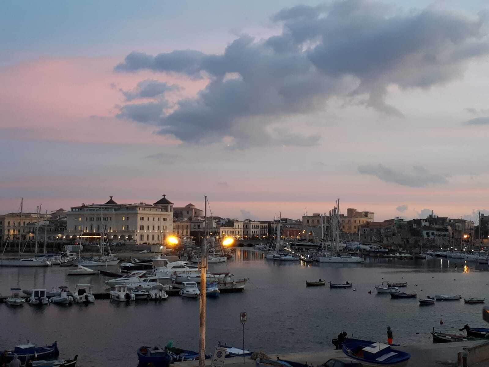Lakkios Charming Suites&rooms 3*