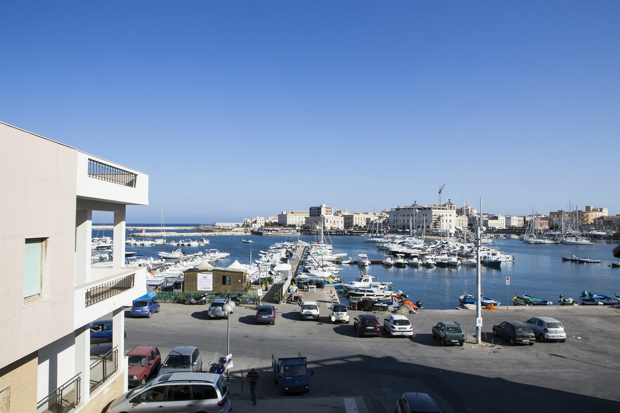 Lakkios Charming Suites&rooms 3*